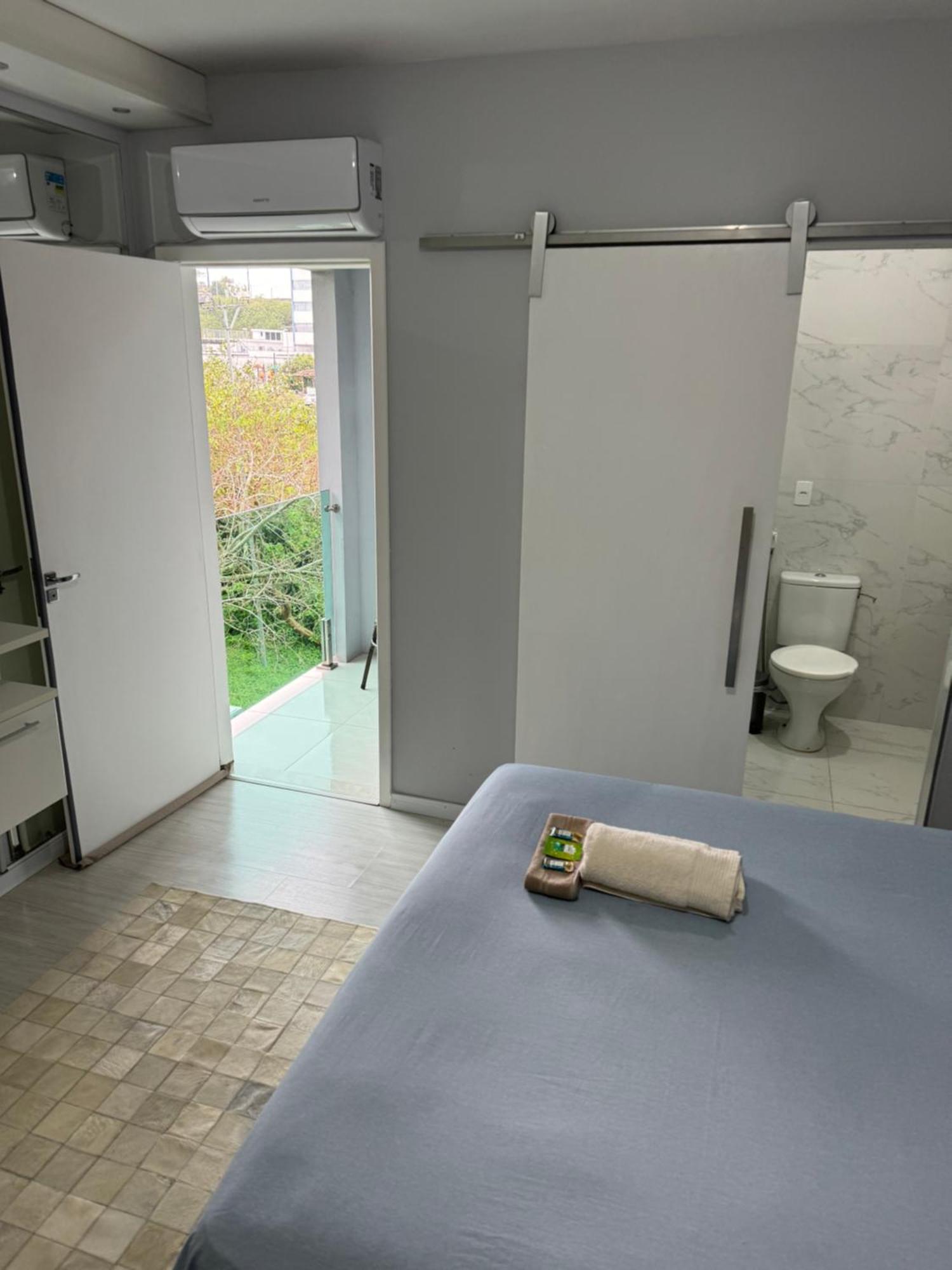 Habitación en casa particular Capoeiras Com Tv, Ar Quente-frio E Sacada Em Casa Com Jardim Florianópolis