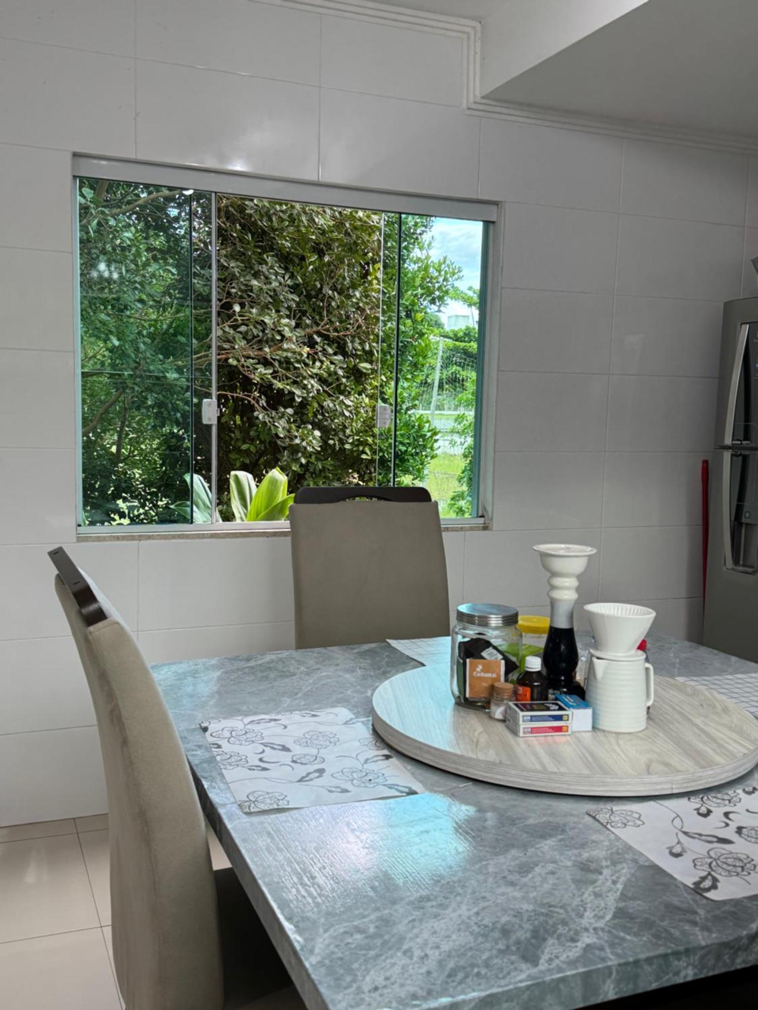Capoeiras Com Tv, Ar Quente-frio E Sacada Em Casa Com Jardim Habitación en casa particular Florianópolis